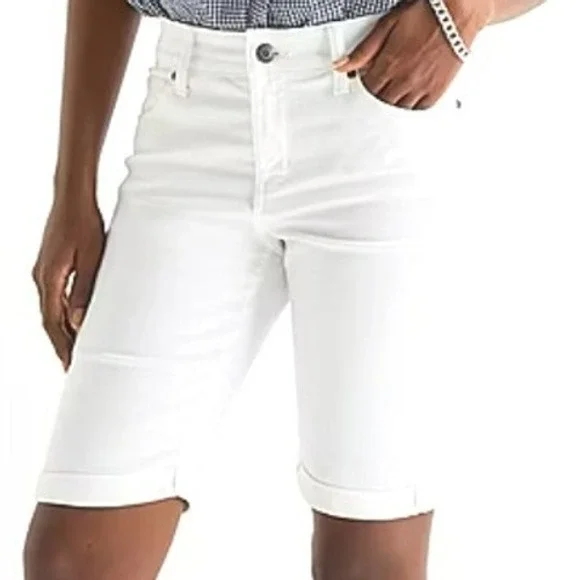 ST JOHN'S BAY NWT Womens 18 White Denim Bermuda Shorts Secretly Slender Mid Rise - Picture 1 of 9